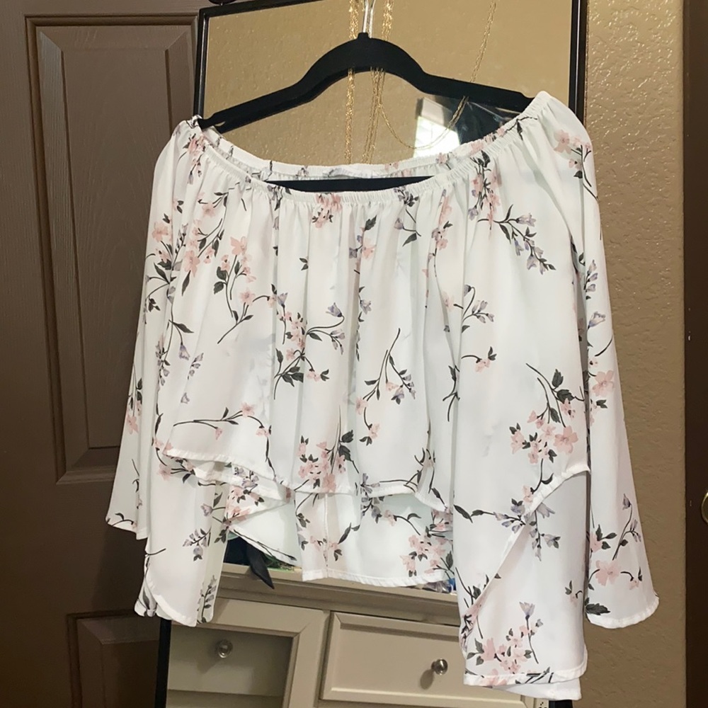 Off the shoulder floral croptop